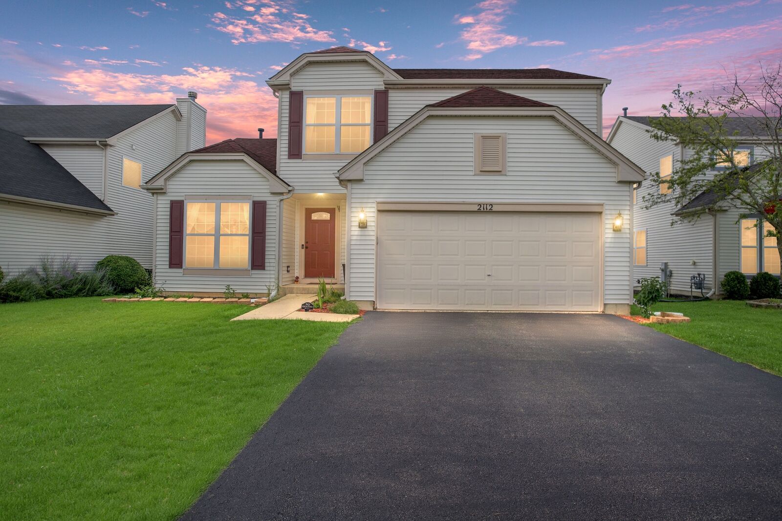 Property Photo: 2112 W Wicklow Lane IL 60073