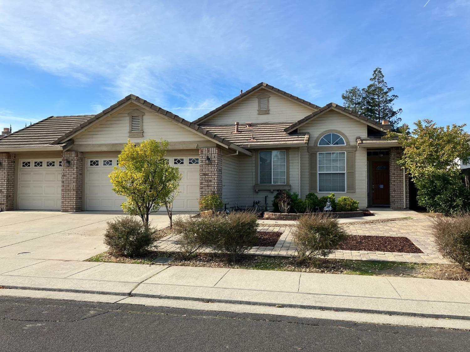 Property Photo:  873 Willow Avenue  CA 95337 