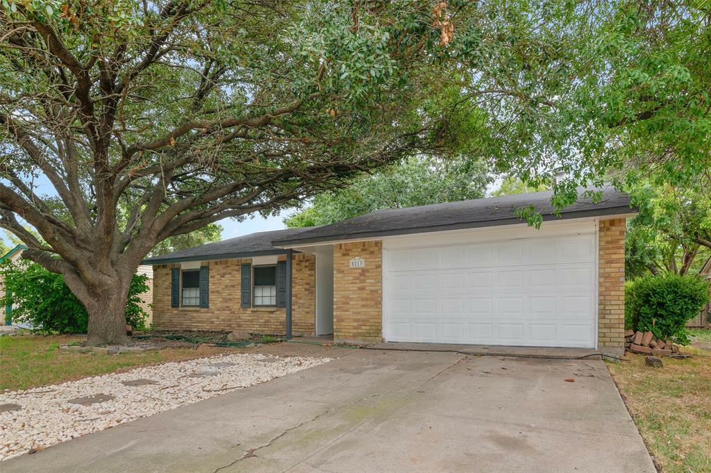 Property Photo:  5213 Miller Circle  TX 75056 