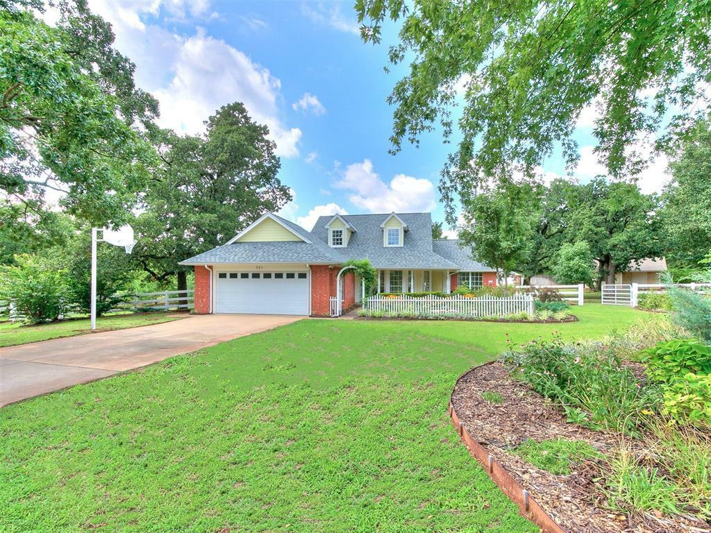 Property Photo:  501 Pleasant Oaks Circle  OK 73034 