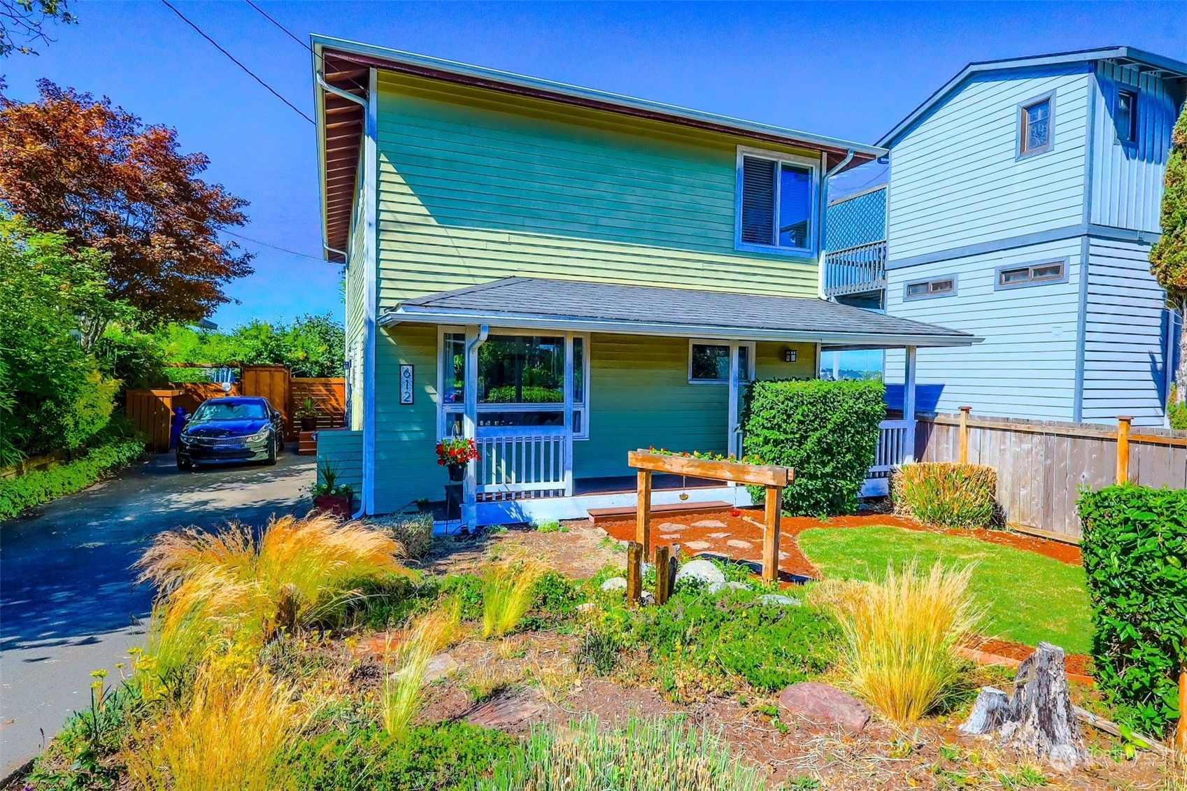 Property Photo:  612 SW Othello Street  WA 98106 