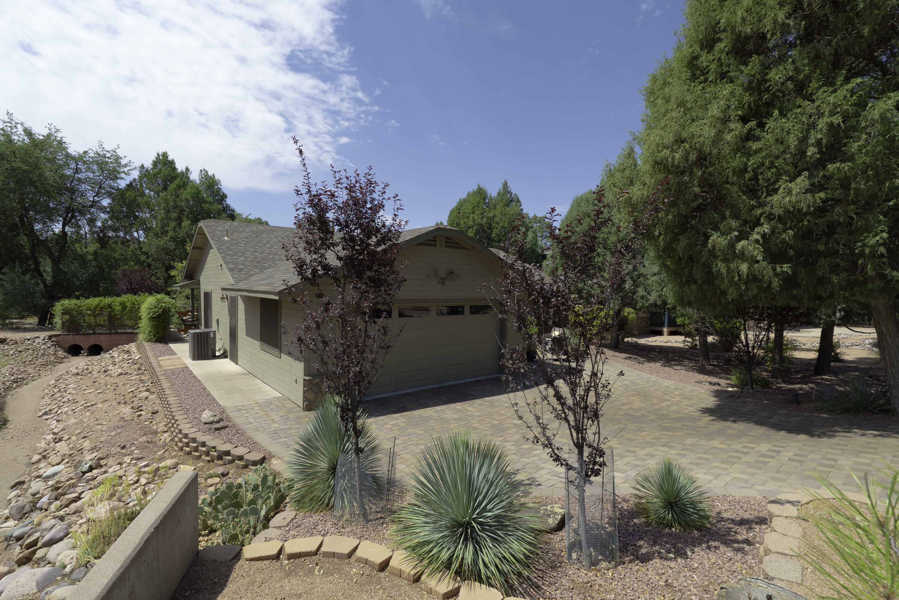 Property Photo:  817 W Country Lane  AZ 85541 