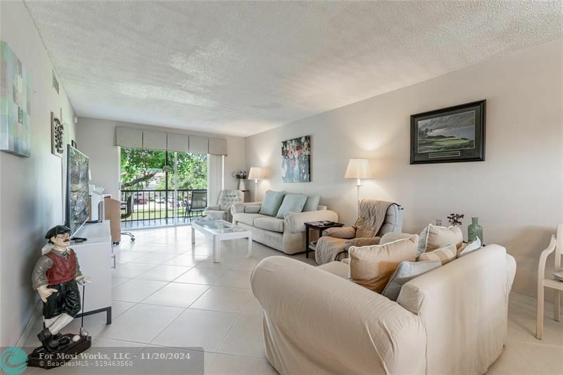 Property Photo: 671 S Hollybrook Dr 306 FL 33025