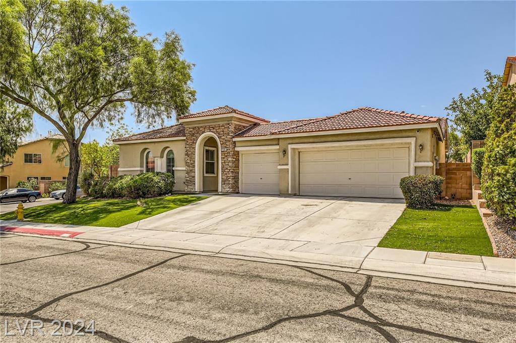 Property Photo:  1505 Barrington Oaks Street  NV 89084 