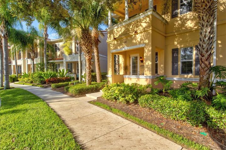 Property Photo:  3880 82nd Avenue Circle E 101  FL 34243 