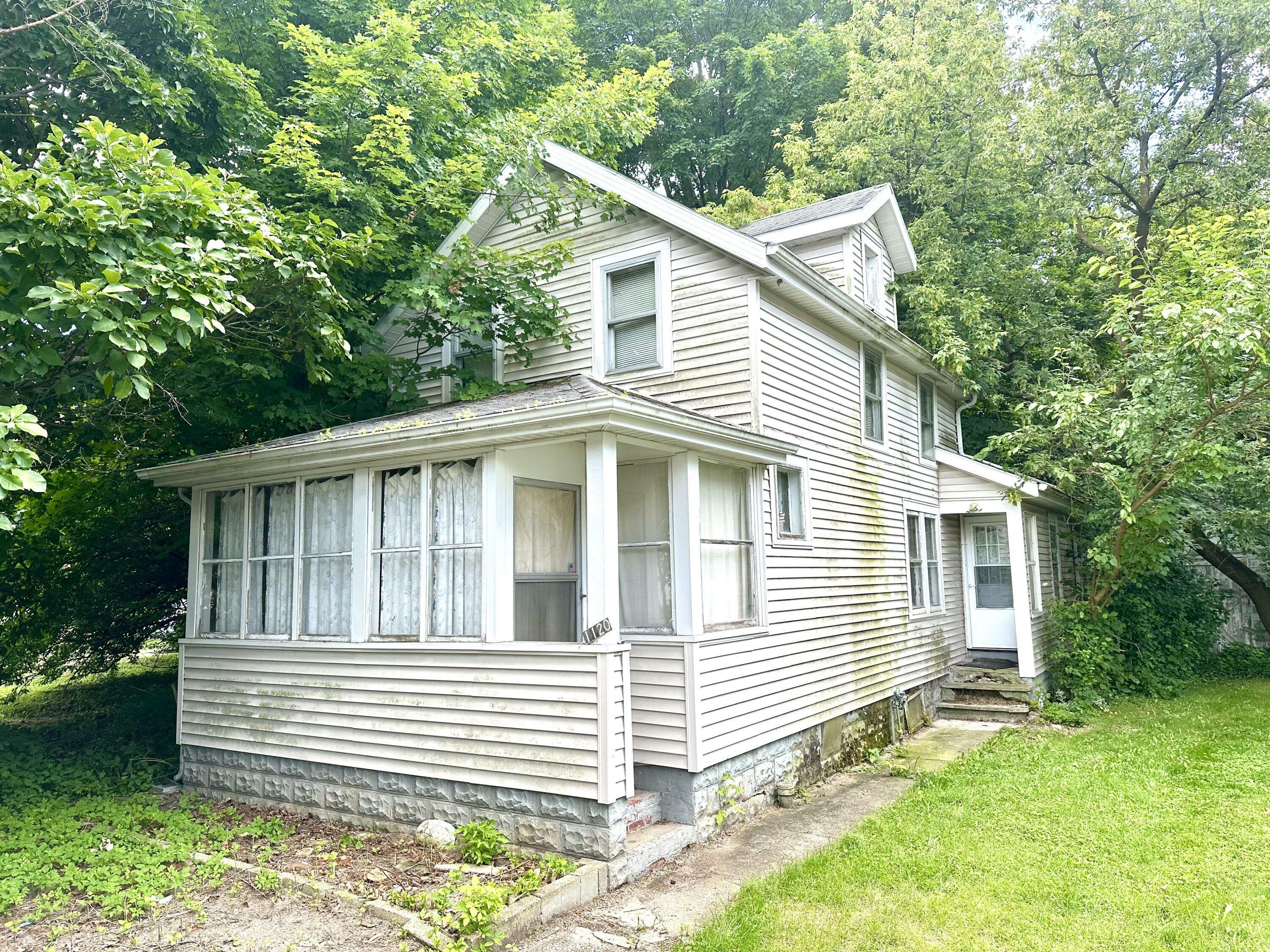 Property Photo:  1120 Hickory Street  MI 49120 