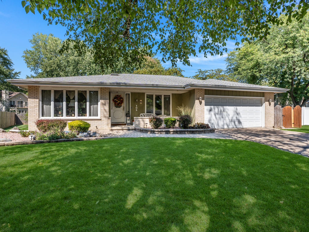 Property Photo:  105 Linden Court  IL 60540 