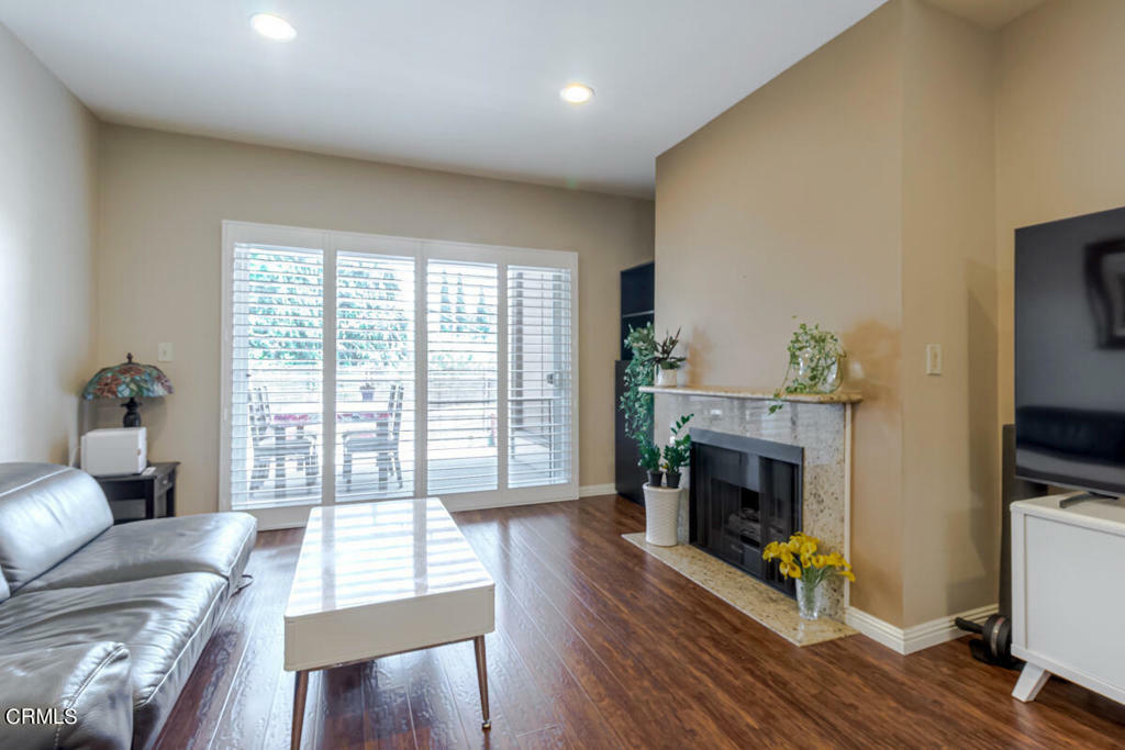 Property Photo:  2905 Montrose Avenue 409  CA 91214 