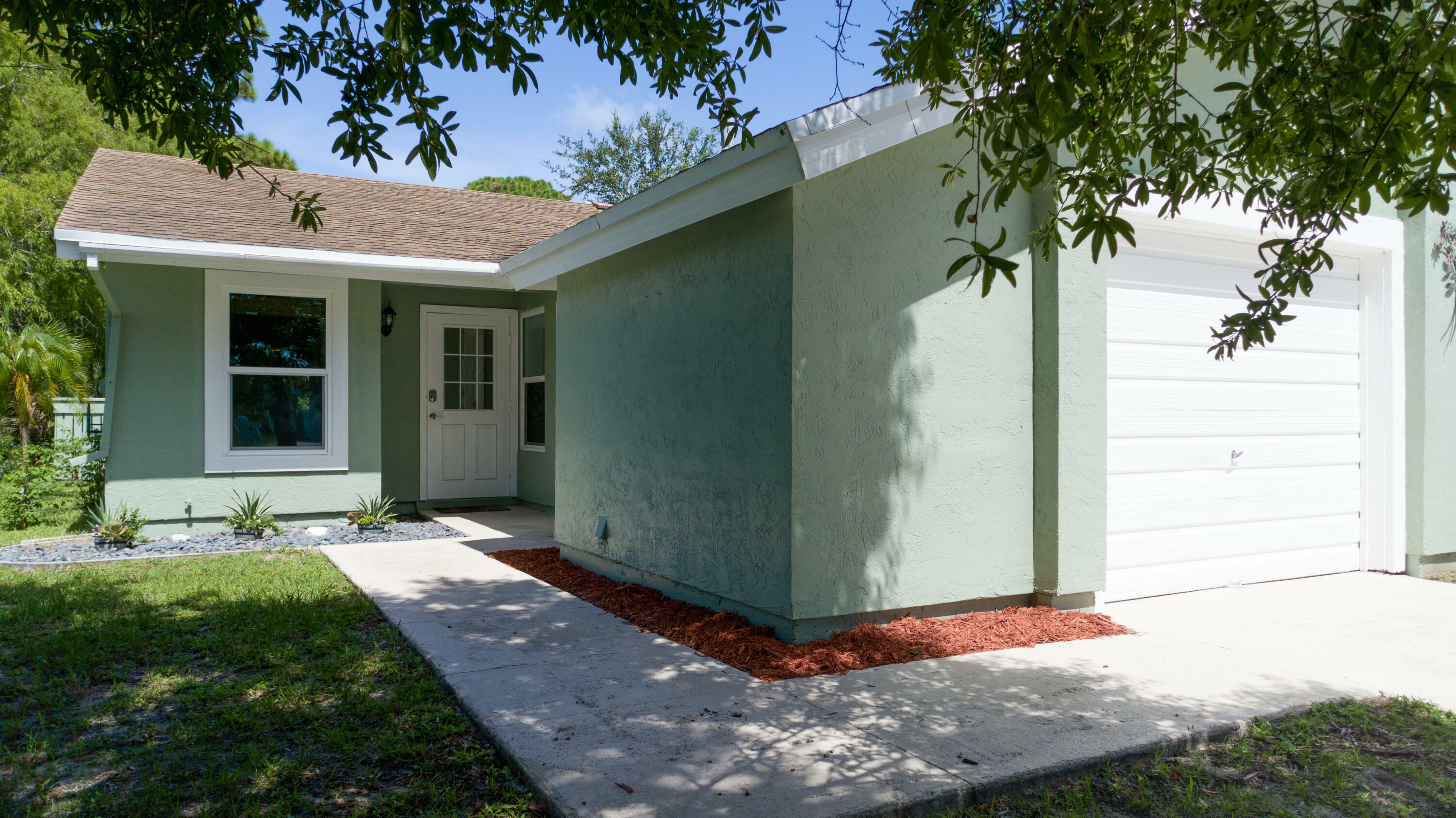 Property Photo:  1632 SE Kestwick Court  FL 34952 