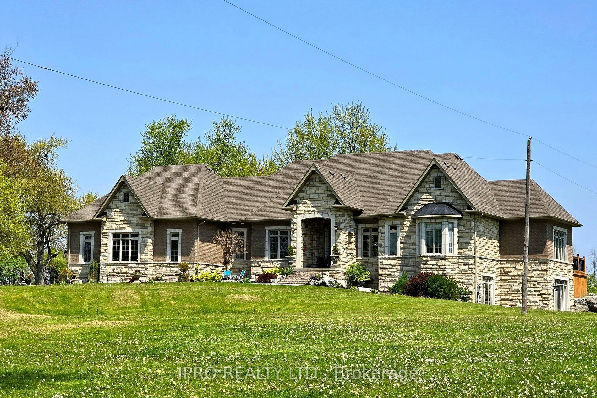 Property Photo:  705 Lake Ridge Rd S  ON L1P 2B8 