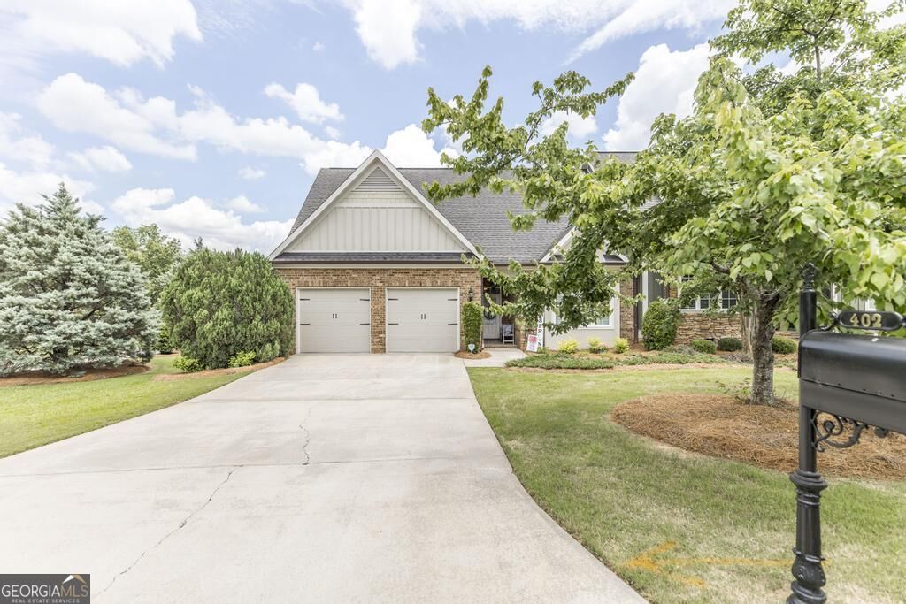 Property Photo:  402 Leamington Lane  GA 31220 