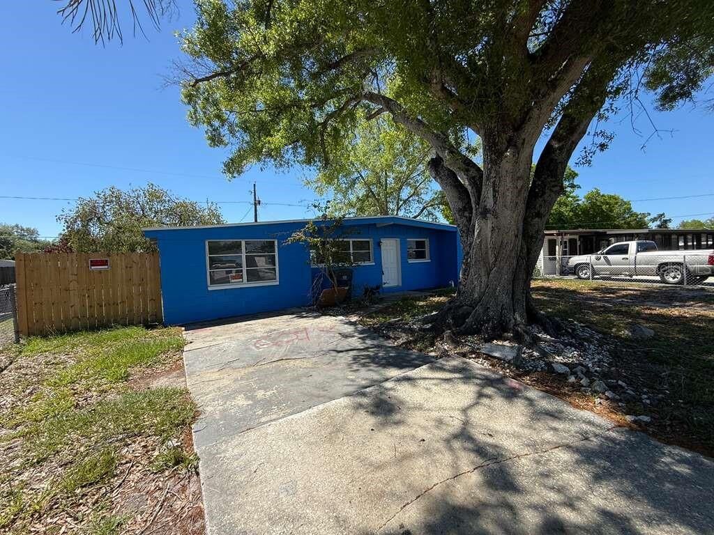 Property Photo:  2027 Warrington Way  FL 33619 