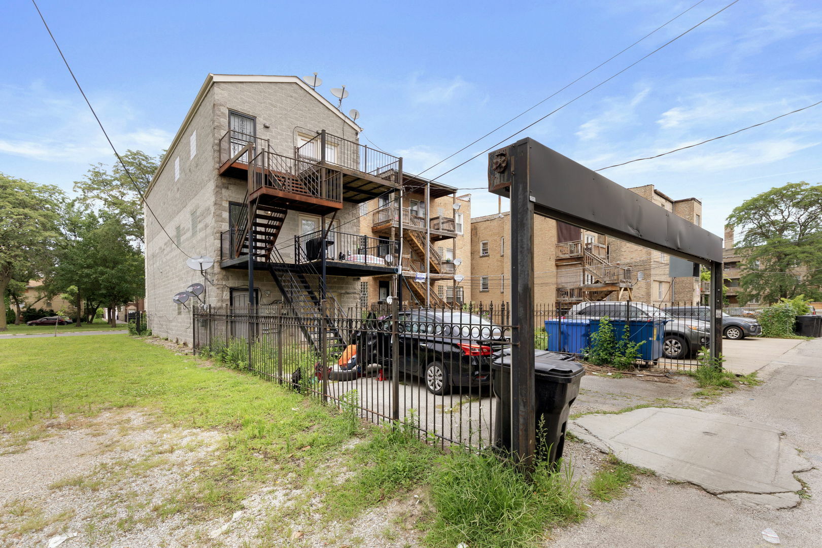 Property Photo:  1453 W Garfield Boulevard 1  IL 60636 