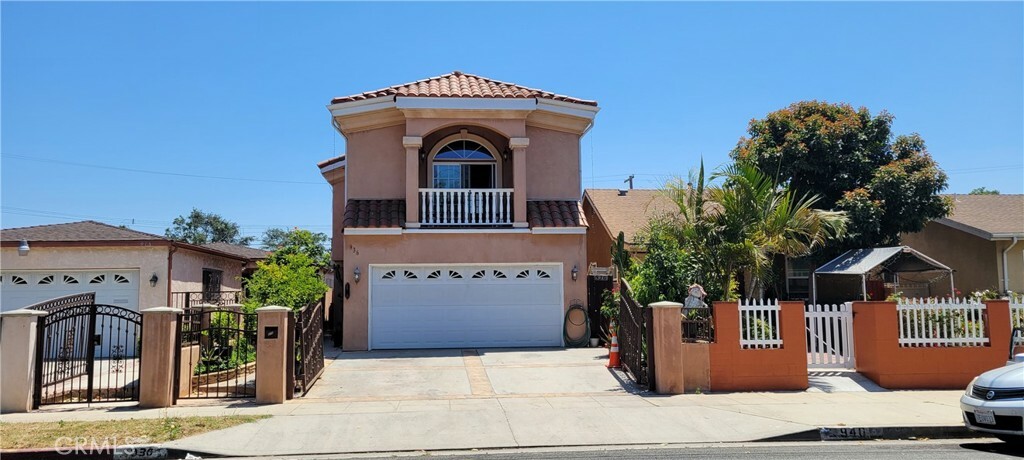 Property Photo:  936 Kenwood Street  CA 90301 