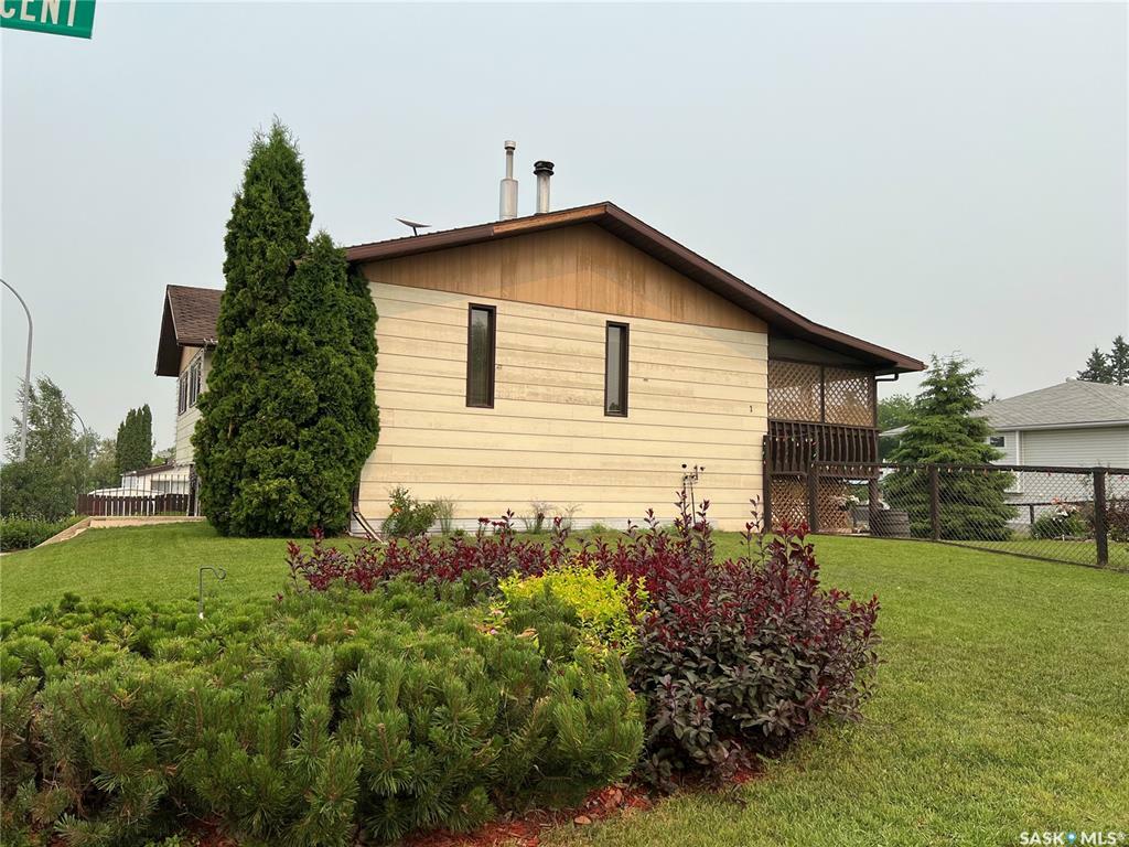 Property Photo:  1 Marion Crescent  SK S9X 1B7 