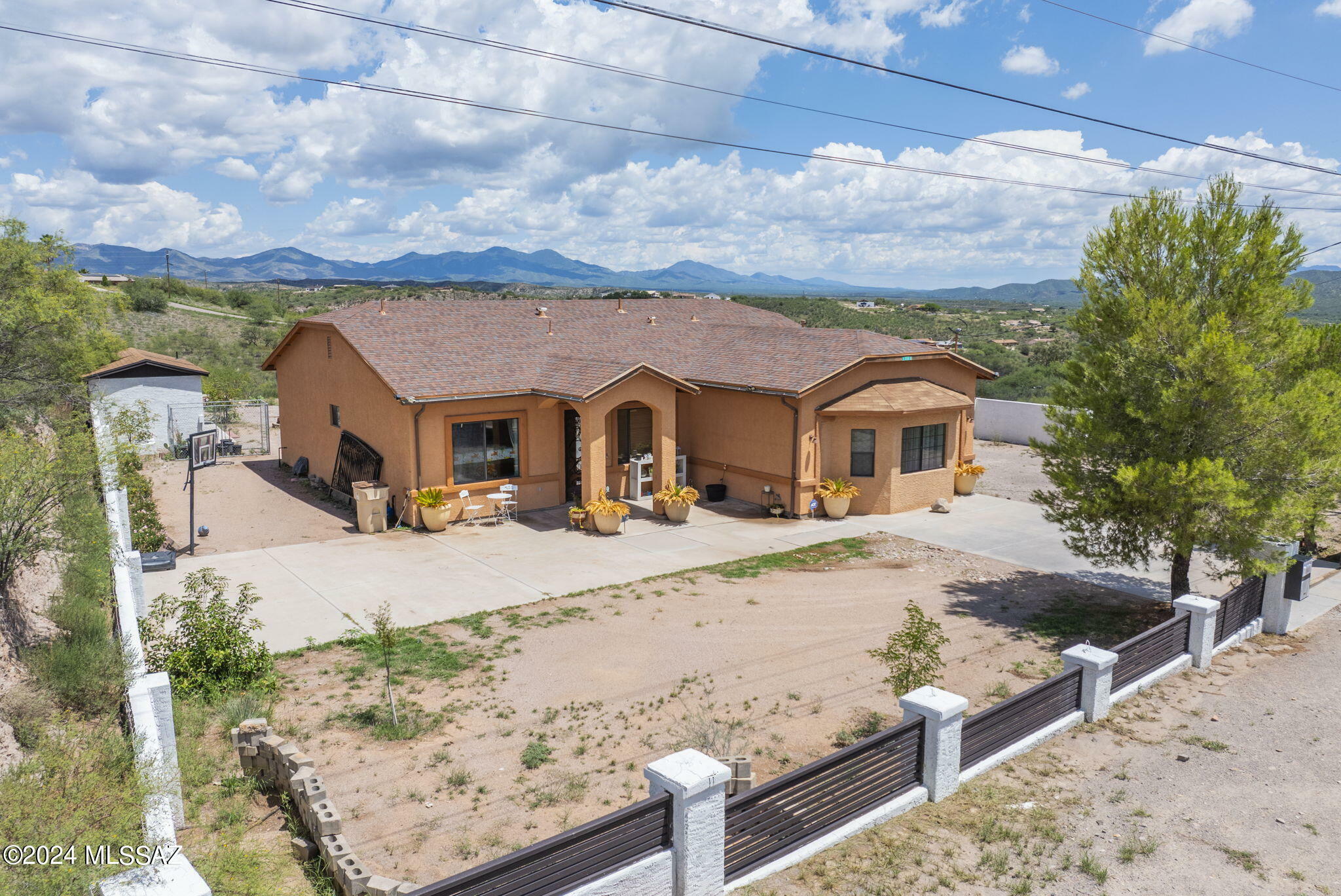 Property Photo:  1043 Camino Estrella  AZ 85648 