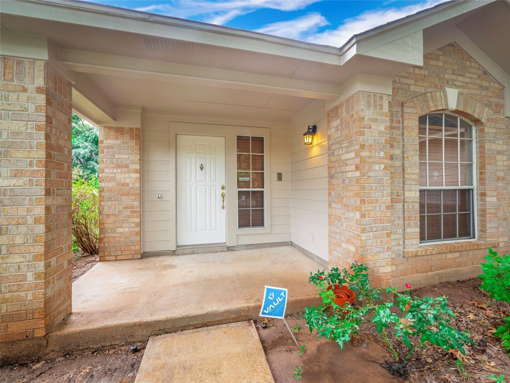 Property Photo:  121 Masonwood Drive  TX 78640 