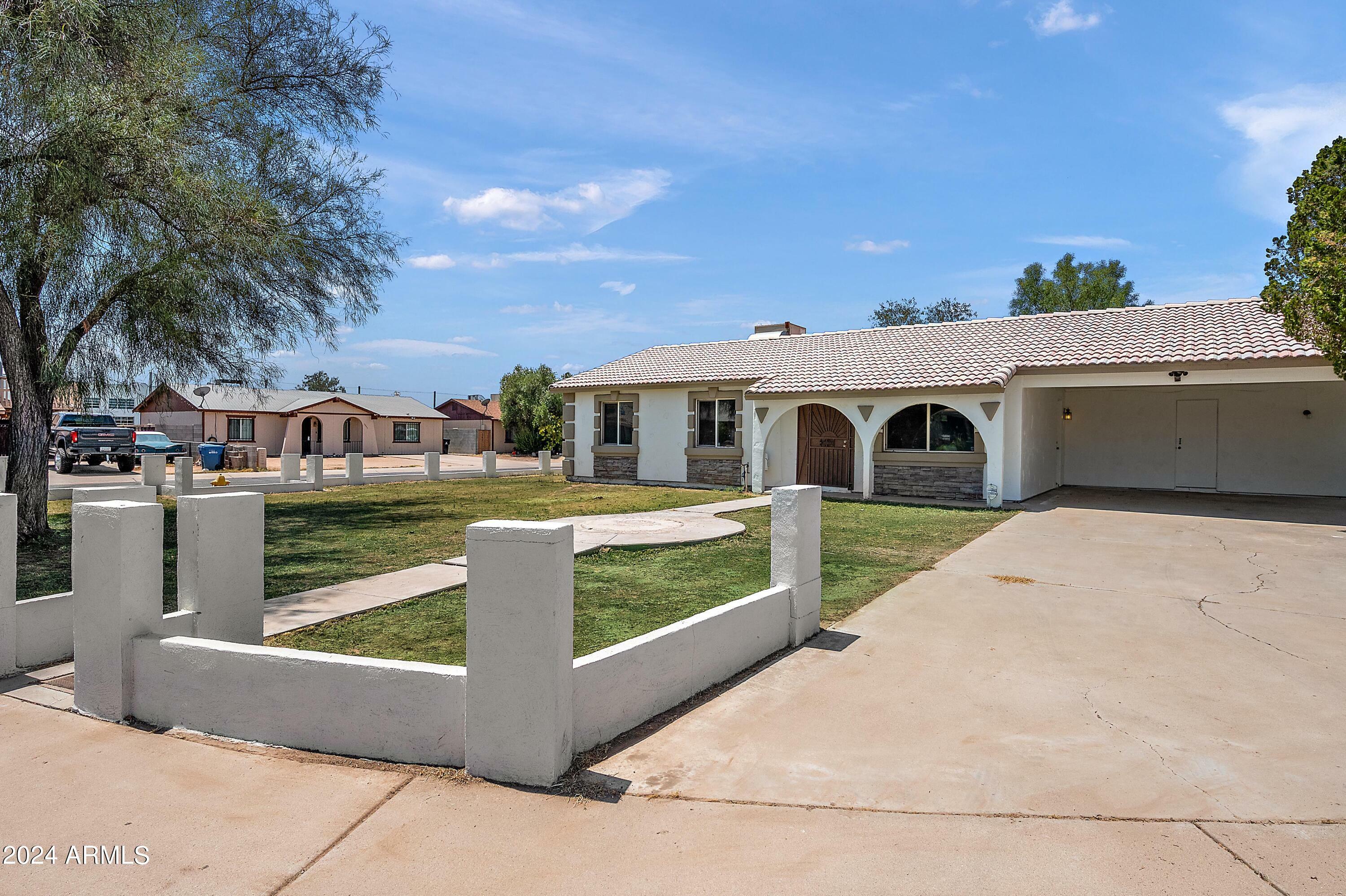 Property Photo:  1802 N 68th Lane  AZ 85035 