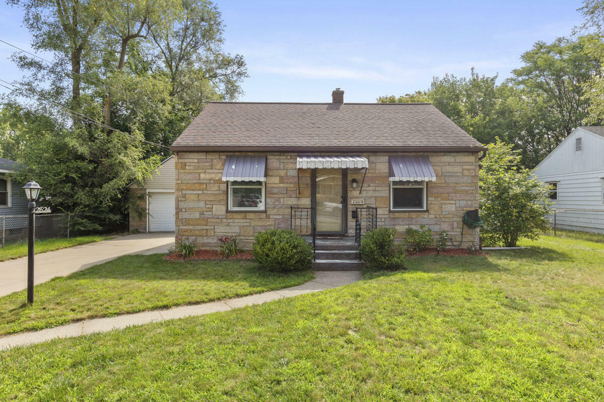 Property Photo:  2824 Charlesgate Avenue SW  MI 49509 