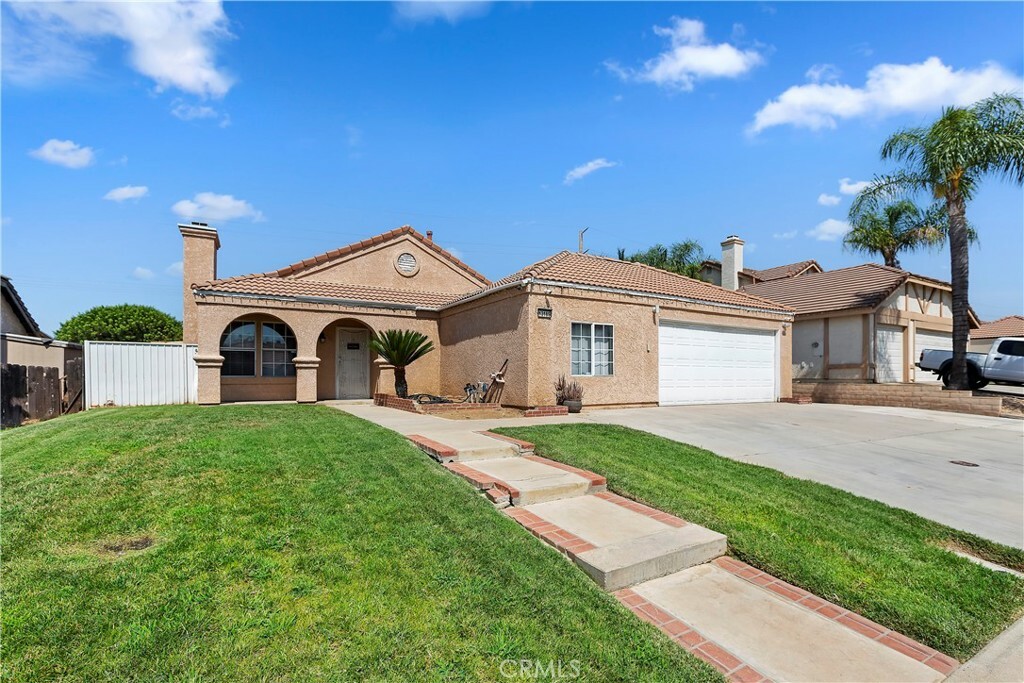 Property Photo:  13185 Sweetfern Street  CA 92553 