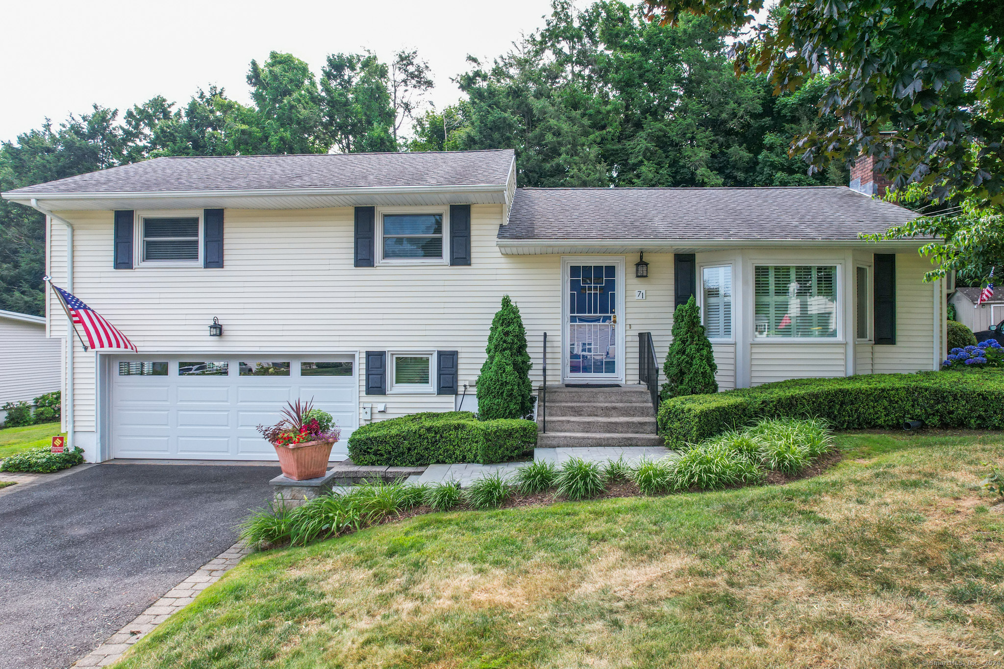Property Photo:  71 Jillson Circle  CT 06708 