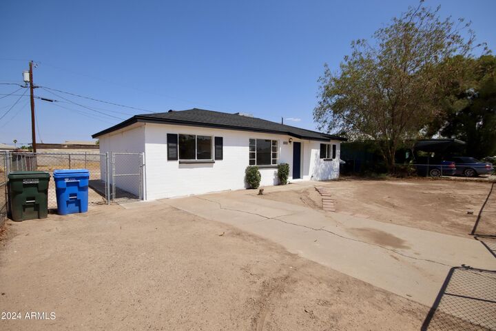 Property Photo:  5001 S 20th Place  AZ 85040 