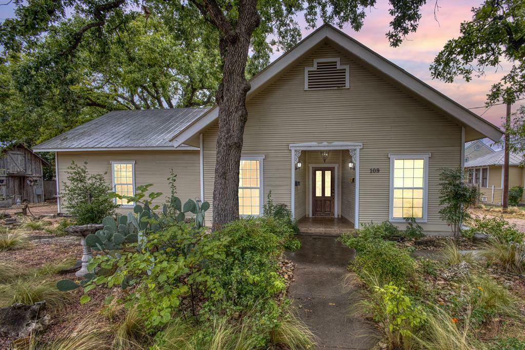 Property Photo:  109 Travis St  TX 78624 