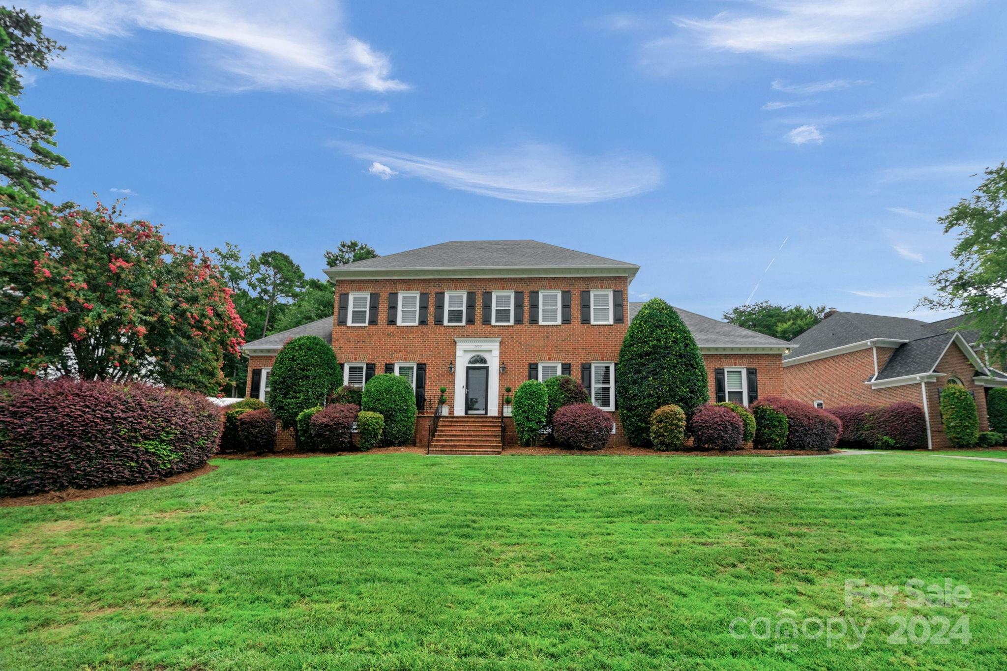 Property Photo:  9400 Tresanton Drive  NC 28210 