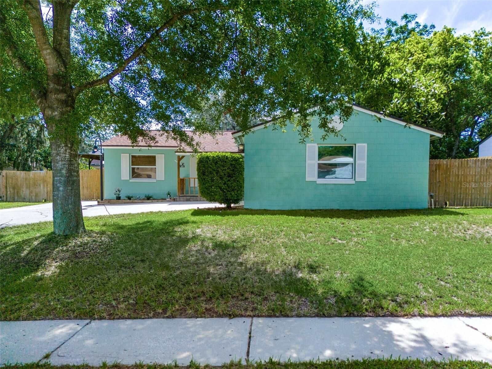 Property Photo:  625 Diane Cir  FL 32707 