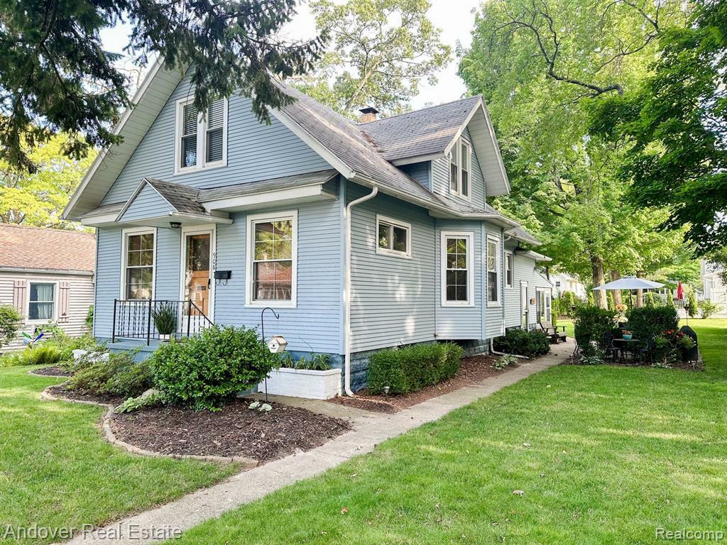 Property Photo: 908 Wolcott Avenue MI 49085 1717