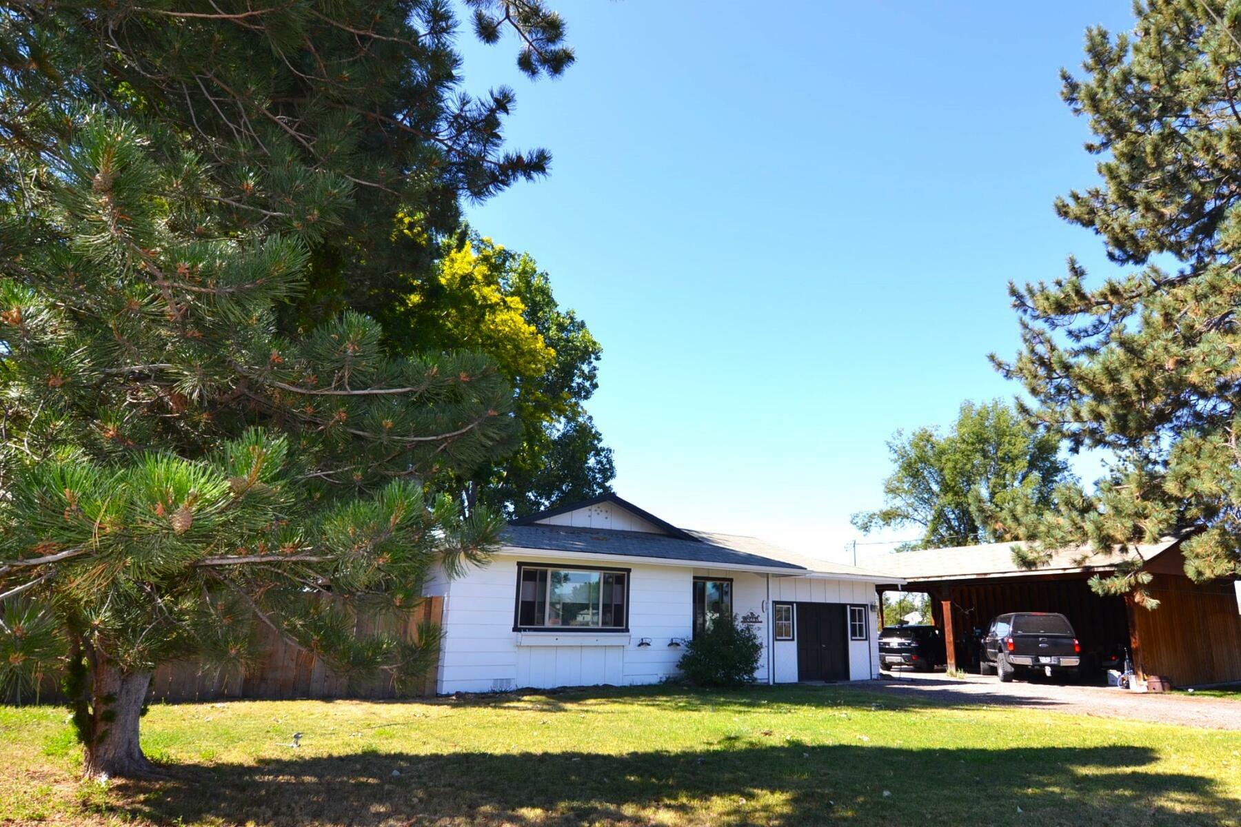 Property Photo:  524 NW Martingale Road  OR 97754 