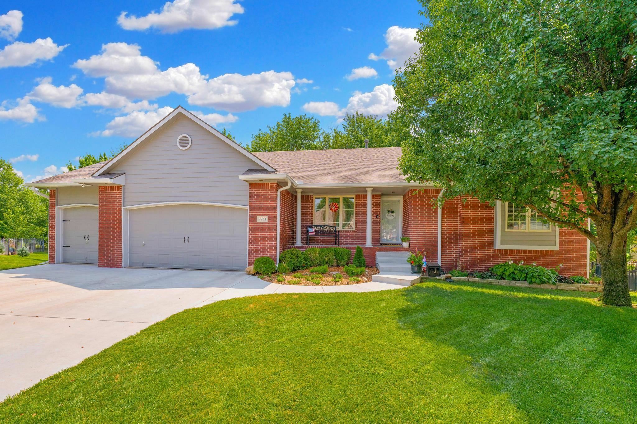 Property Photo:  2231 E Sommerhauser Cir  KS 67037 