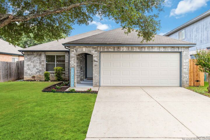 Property Photo: 13115 Regency Bnd TX 78249