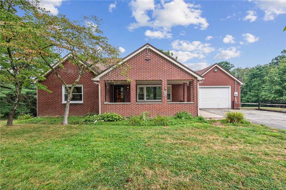 Property Photo:  1044 Lux Rd  PA 15644