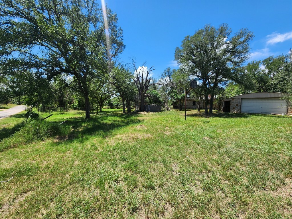 Property Photo:  225 E Stonecastle Drive  TX 78654 