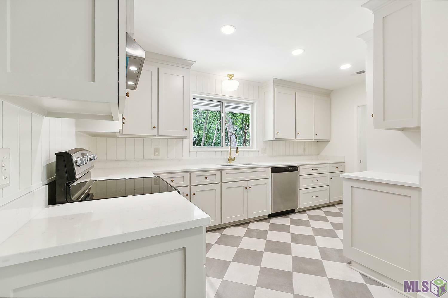 Property Photo:  6020 Eastwood Dr  LA 70806 