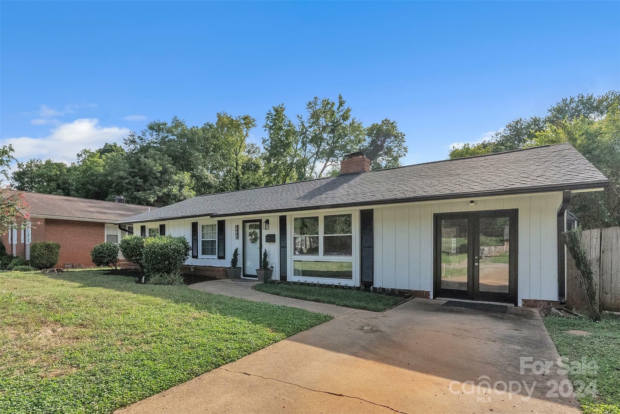 Property Photo: 5220 Seacroft Road NC 28210