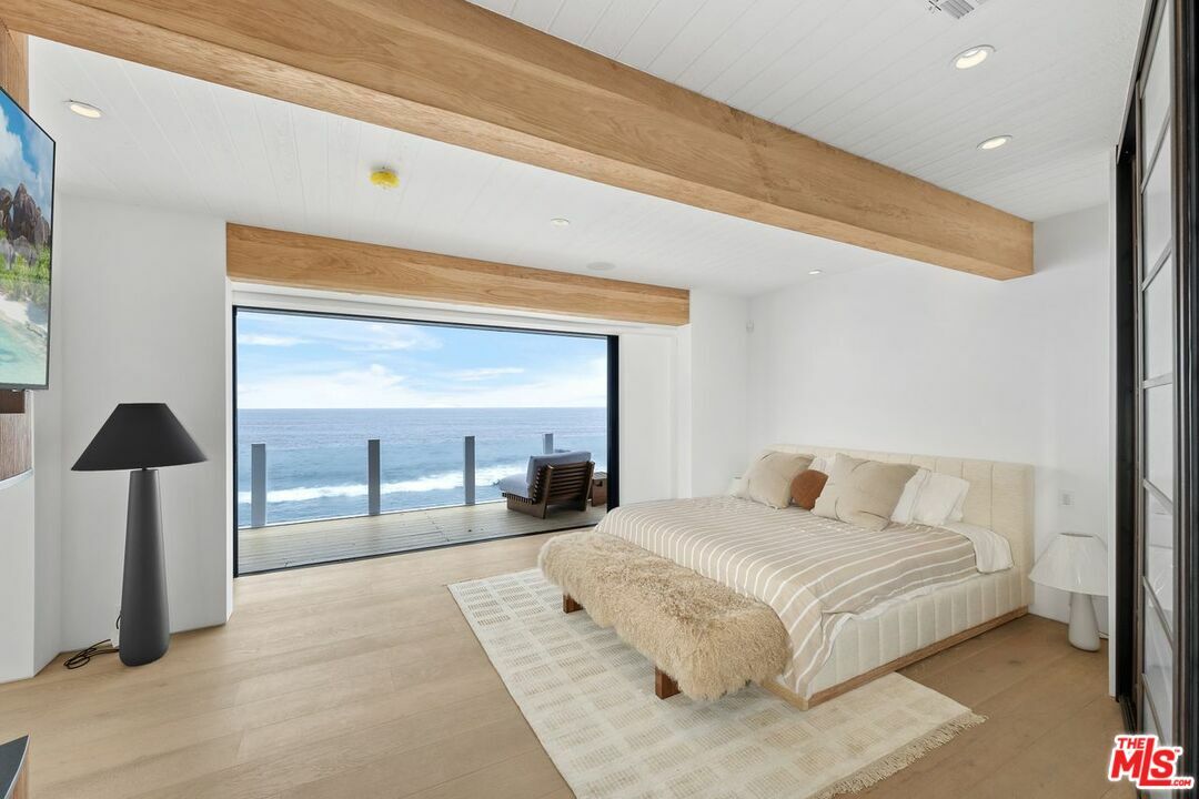 Property Photo:  24112   Malibu Rd  CA 90265 