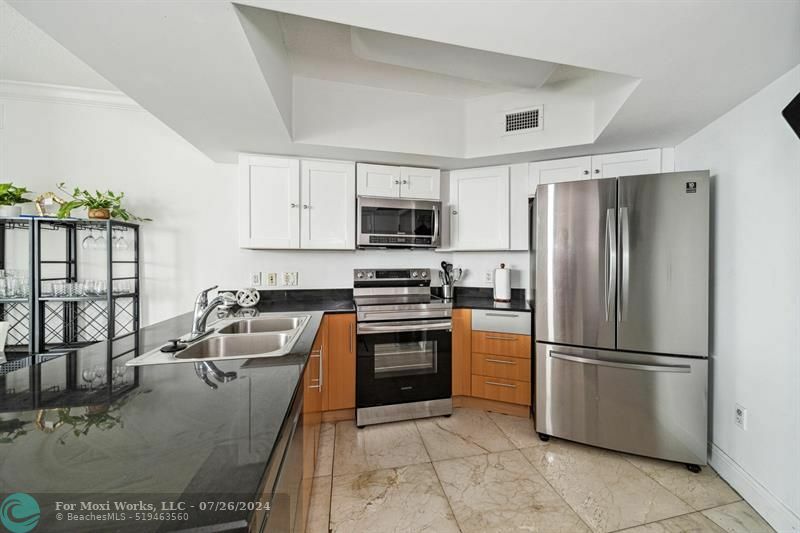 Property Photo:  1750 N Bayshore Dr 4315  FL 33132 