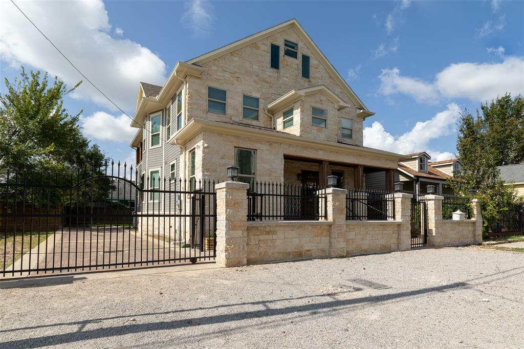 Property Photo:  1509 Summer Street  TX 77007 