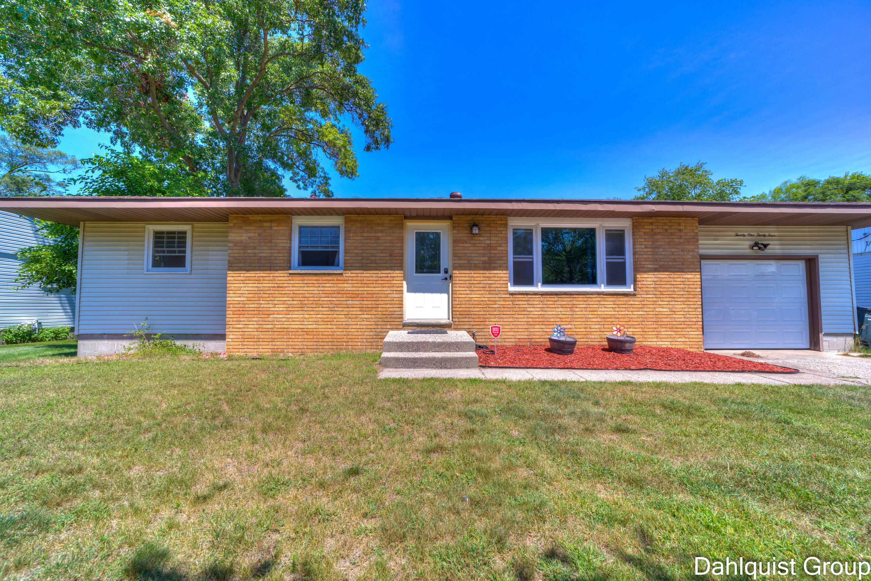 2134 Lincoln Park Drive  Norton Shores MI 49441 photo