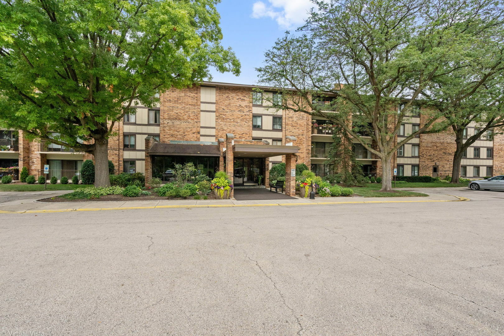 Property Photo:  301 Lake Hinsdale Drive 303  IL 60527 