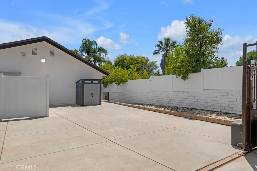 Property Photo:  19104 Blackhawk Street  CA 91326 