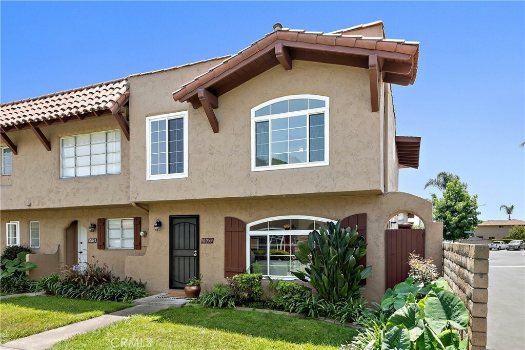 Property Photo:  10059 Los Caballos Court  CA 92708 