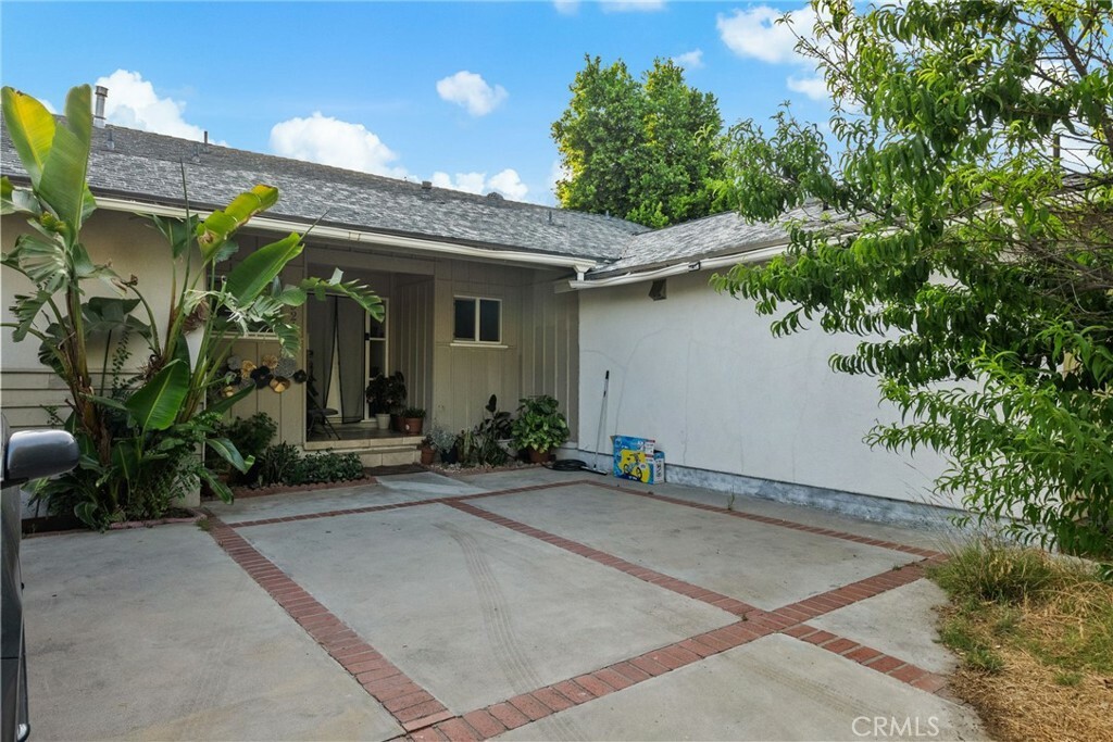 Property Photo:  7921 Owensmouth Avenue  CA 91304 