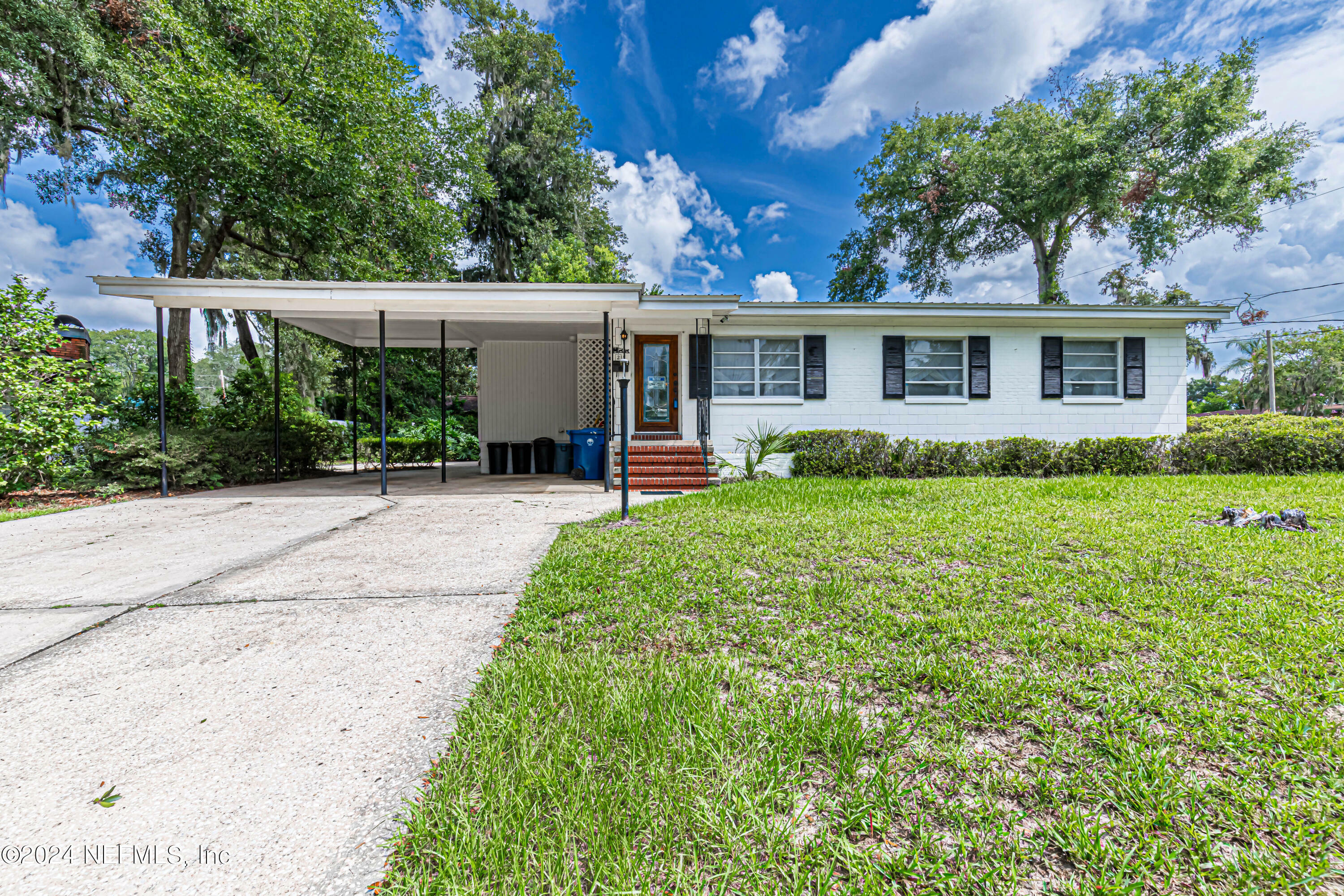 Property Photo:  215 Claudia Drive  FL 32218 