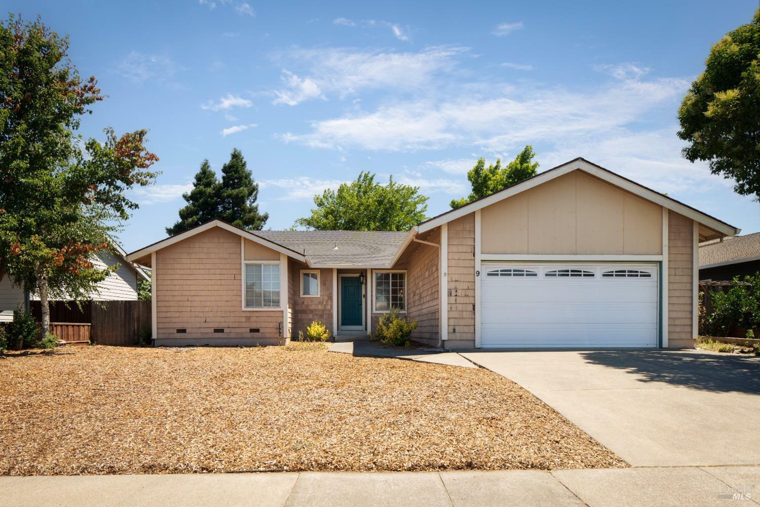 Property Photo:  9 Village East Court  CA 94954 