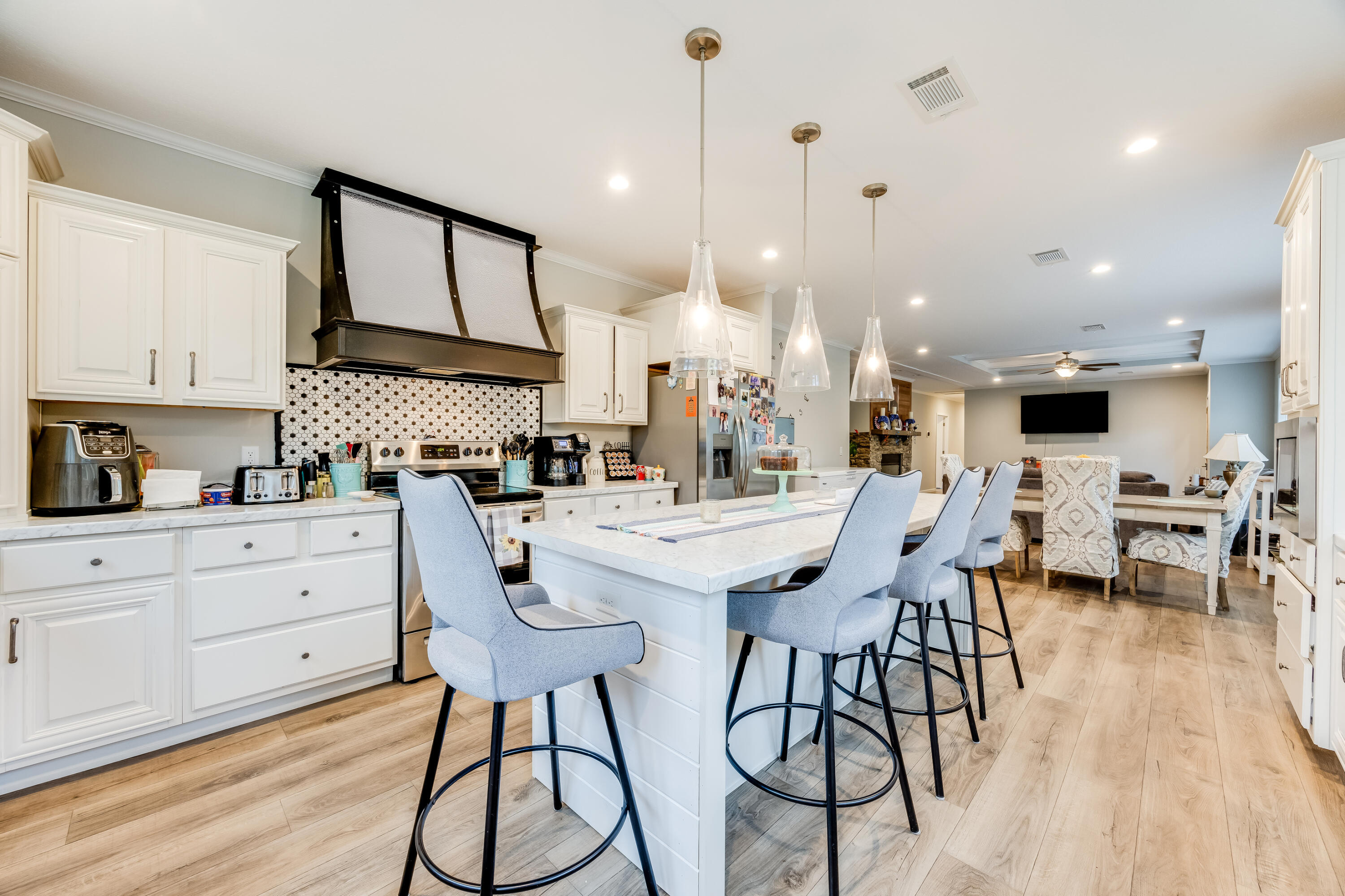 Property Photo:  120 W Clover Lane  FL 32433 