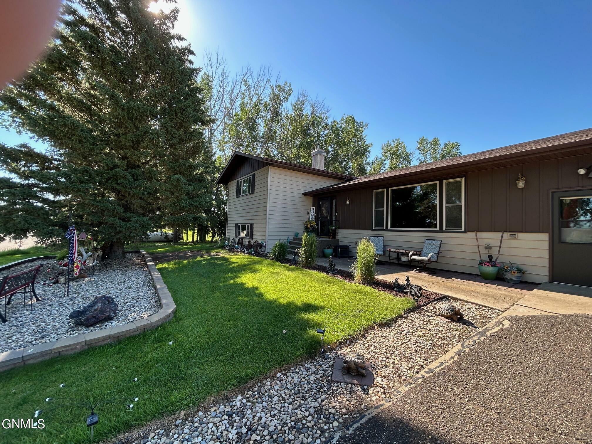 Property Photo:  409 2nd Avenue NE  ND 58533 