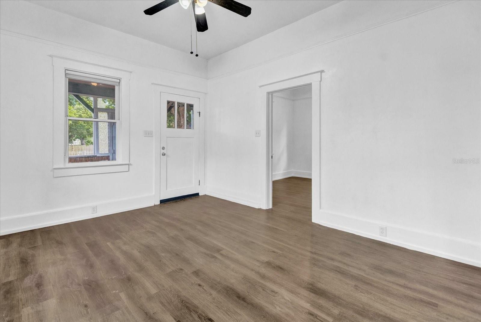 Property Photo:  1004 S Laurel Avenue  FL 32771 